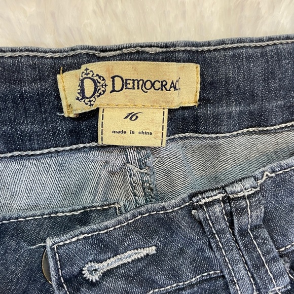 Democracy Medium Blue Wash Denim Women’s Capri Jeans Size 16! - Picture 5 of 11